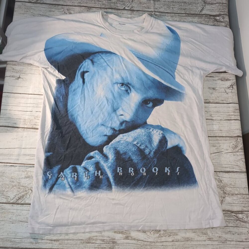 Garth Brooks Fresh Horses Tour Tee White Graphic Country Music – Unisex 24.5"